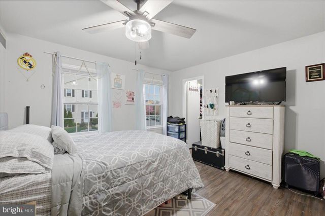 1042 TOTTENHAM CT, Sterling, VA 20164