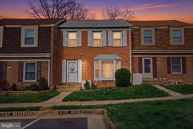 1042 TOTTENHAM CT, Sterling, VA 20164