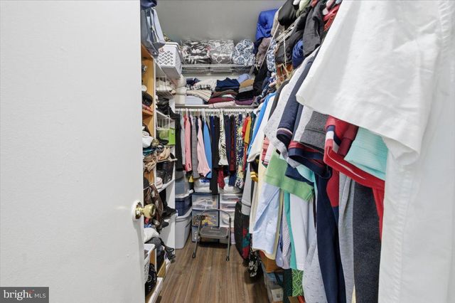 1042 TOTTENHAM CT, Sterling, VA 20164