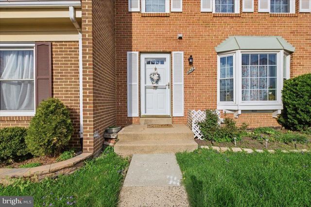 1042 TOTTENHAM CT, Sterling, VA 20164