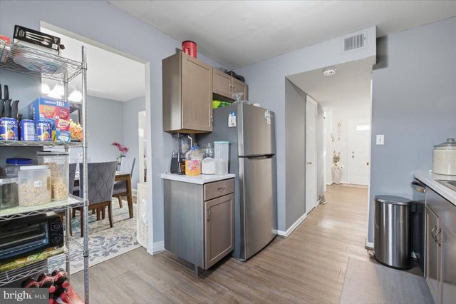 1042 TOTTENHAM CT, Sterling, VA 20164