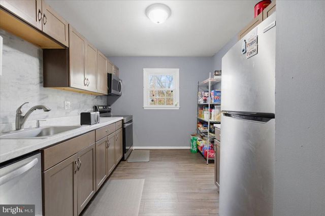 1042 TOTTENHAM CT, Sterling, VA 20164