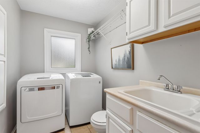 1319 NW 72nd Avenue, Ankeny, IA 50023