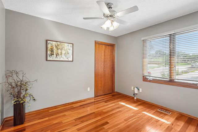 1319 NW 72nd Avenue, Ankeny, IA 50023