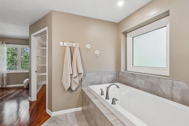 1319 NW 72nd Avenue, Ankeny, IA 50023