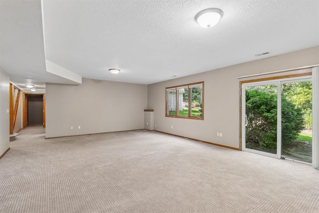 1319 NW 72nd Avenue, Ankeny, IA 50023