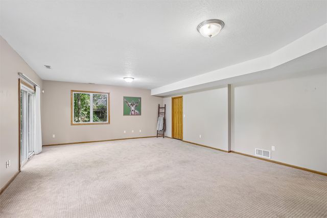1319 NW 72nd Avenue, Ankeny, IA 50023