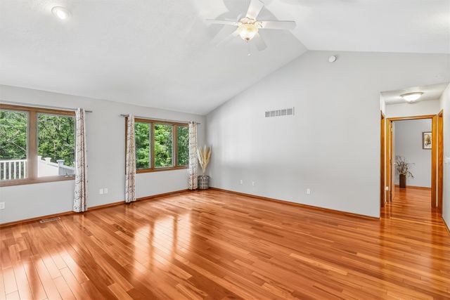 1319 NW 72nd Avenue, Ankeny, IA 50023