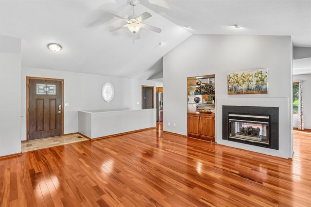1319 NW 72nd Avenue, Ankeny, IA 50023