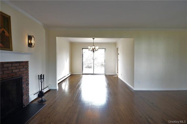 4 Knollwood Road, Eastchester, NY 10709