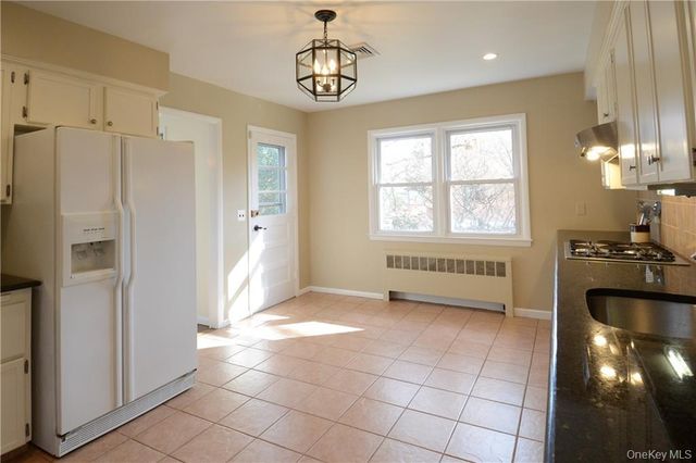 4 Knollwood Road, Eastchester, NY 10709