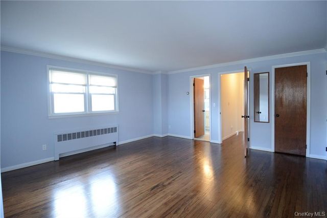 4 Knollwood Road, Eastchester, NY 10709