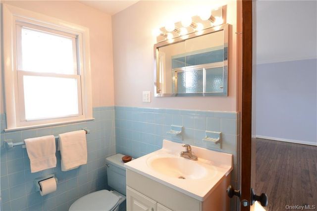 4 Knollwood Road, Eastchester, NY 10709