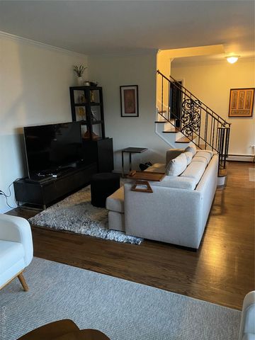 4 Knollwood Road, Eastchester, NY 10709