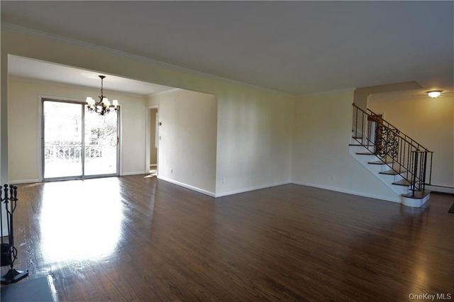 4 Knollwood Road, Eastchester, NY 10709