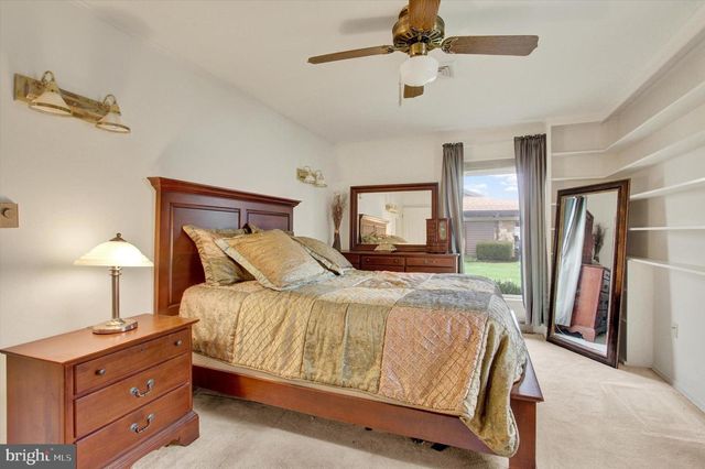 1864 AZALEA DR, York, PA 17408