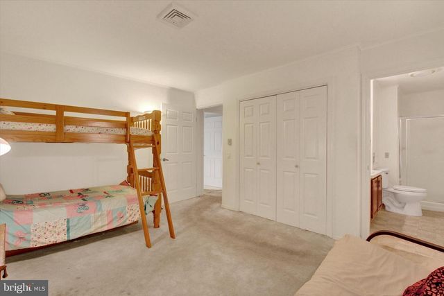 1864 AZALEA DR, York, PA 17408