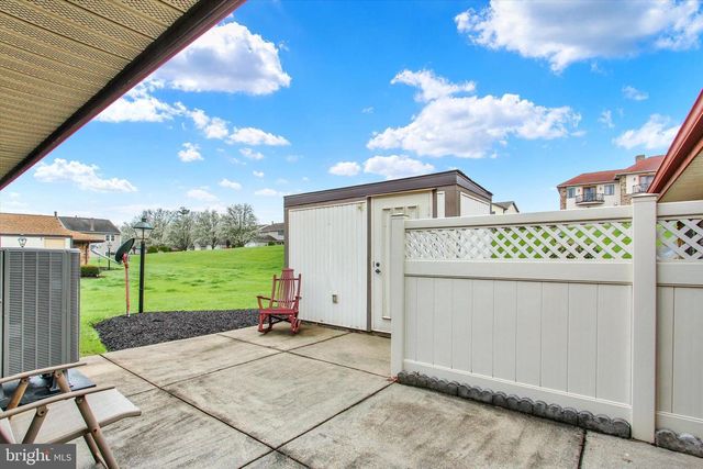 1864 AZALEA DR, York, PA 17408