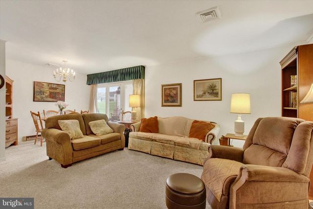 1864 AZALEA DR, York, PA 17408