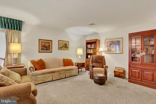1864 AZALEA DR, York, PA 17408
