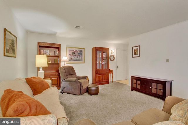 1864 AZALEA DR, York, PA 17408