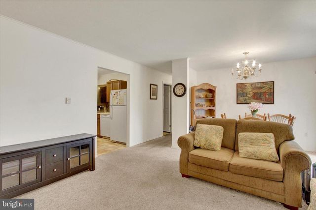 1864 AZALEA DR, York, PA 17408