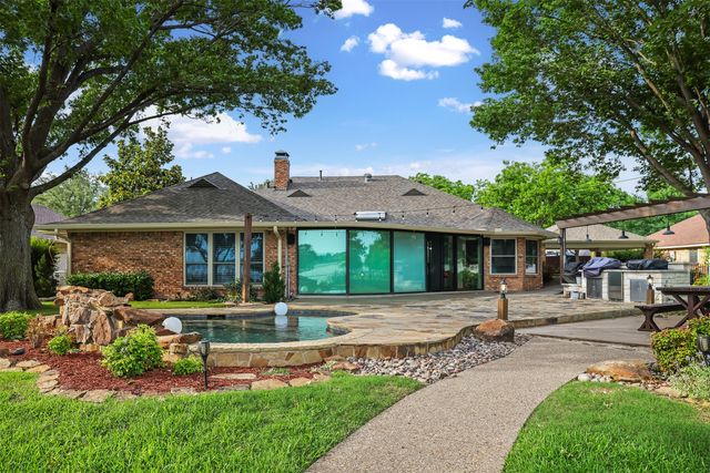 14 Victoria Drive, Rowlett, TX 75088