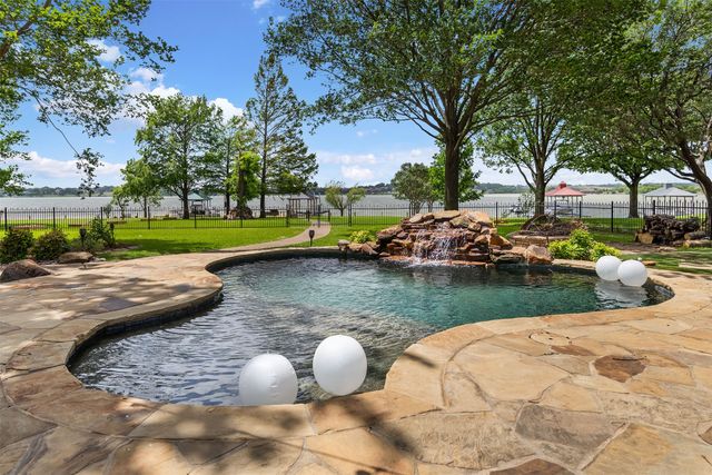 14 Victoria Drive, Rowlett, TX 75088