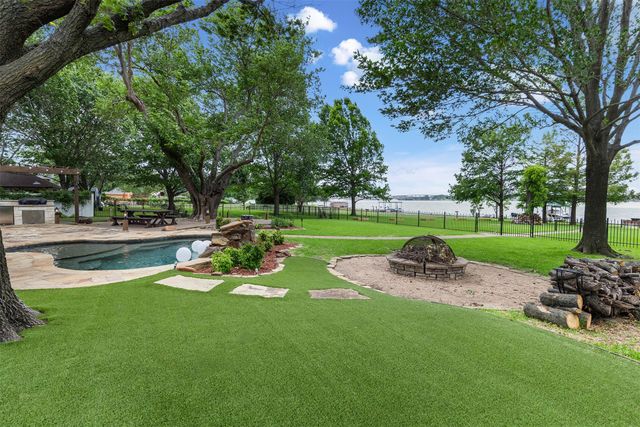 14 Victoria Drive, Rowlett, TX 75088