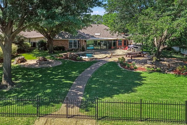14 Victoria Drive, Rowlett, TX 75088