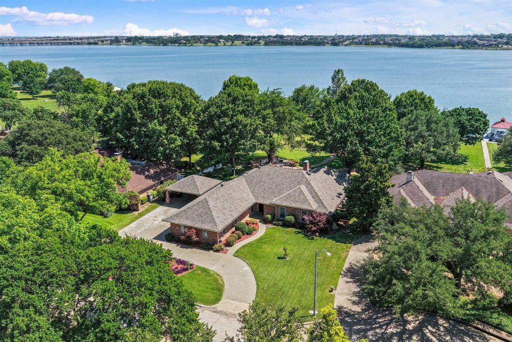 14 Victoria Drive, Rowlett, TX 75088