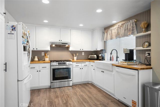 25703 Holiday Circle C, Stevenson Ranch, CA 91381