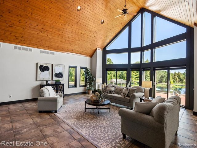 3292 W Sutton Road, Lapeer, MI 48446