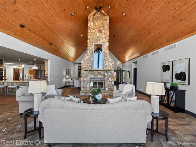 3292 W Sutton Road, Lapeer, MI 48446