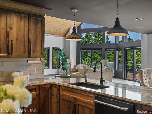 3292 W Sutton Road, Lapeer, MI 48446