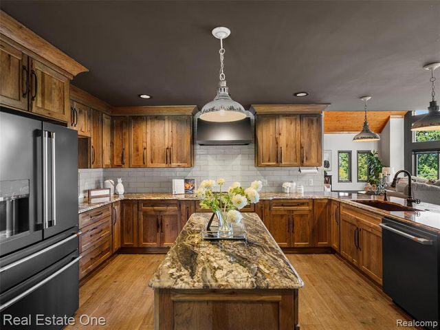 3292 W Sutton Road, Lapeer, MI 48446