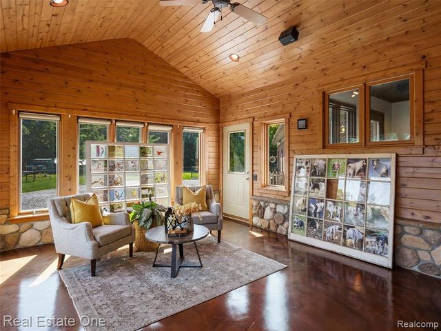 3292 W Sutton Road, Lapeer, MI 48446