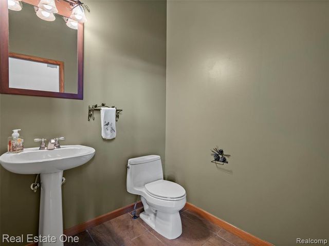 3292 W Sutton Road, Lapeer, MI 48446