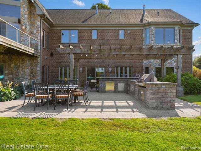 3292 W Sutton Road, Lapeer, MI 48446