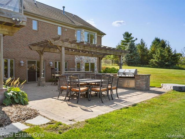 3292 W Sutton Road, Lapeer, MI 48446