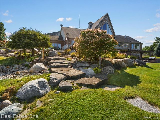 3292 W Sutton Road, Lapeer, MI 48446