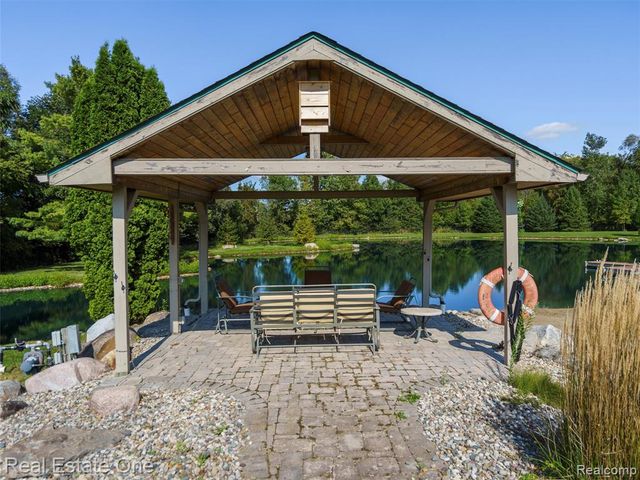 3292 W Sutton Road, Lapeer, MI 48446