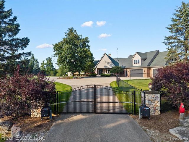 3292 W Sutton Road, Lapeer, MI 48446