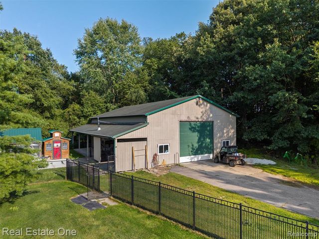 3292 W Sutton Road, Lapeer, MI 48446