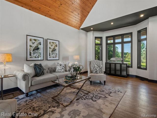 3292 W Sutton Road, Lapeer, MI 48446