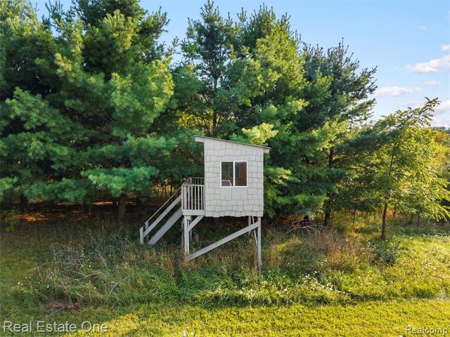 3292 W Sutton Road, Lapeer, MI 48446