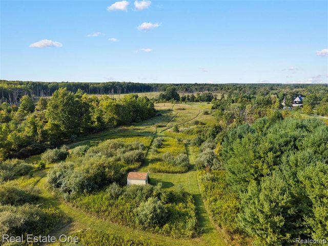 3292 W Sutton Road, Lapeer, MI 48446