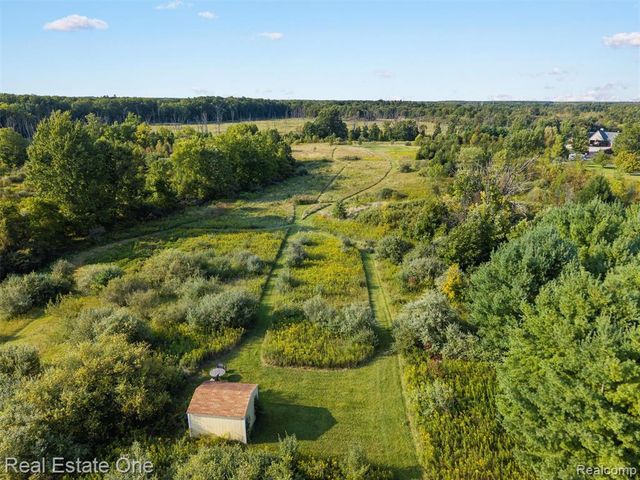 3292 W Sutton Road, Lapeer, MI 48446