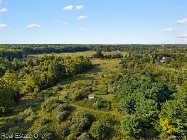 3292 W Sutton Road, Lapeer, MI 48446