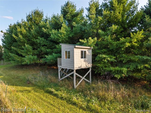 3292 W Sutton Road, Lapeer, MI 48446